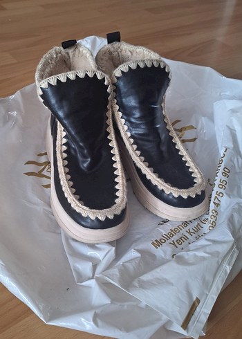 Dantel Detaylı Siyah Deri Kadın Dolgu Topuk Bot - Görsel 2