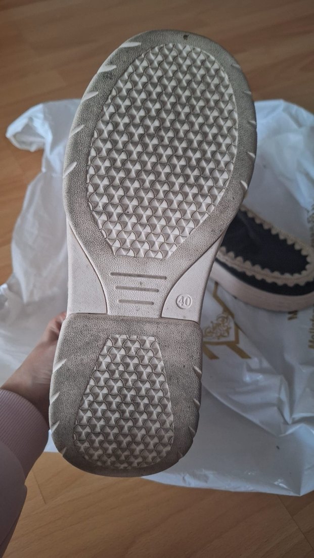 Dantel Detaylı Siyah Deri Kadın Dolgu Topuk Bot - Görsel 4