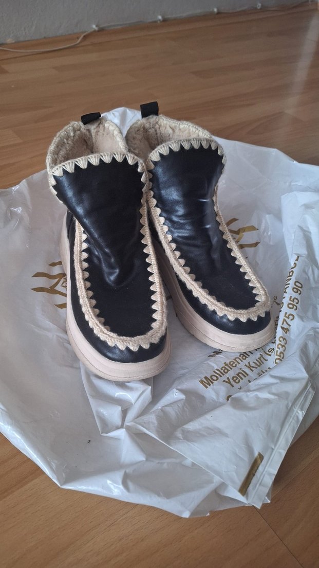 Dantel Detaylı Siyah Deri Kadın Dolgu Topuk Bot - Görsel 2