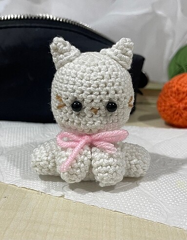 Örgü oturan kedi amigurumi