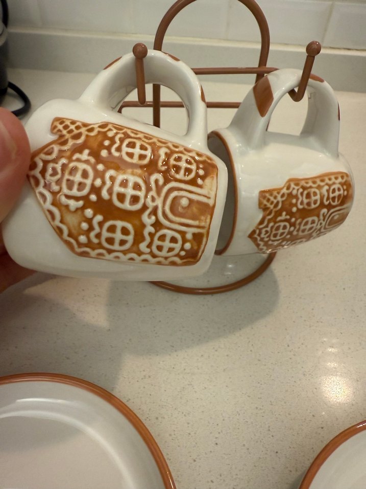 Beyaz Kahve Fincanı Seti ve Tabakları - Görsel 3