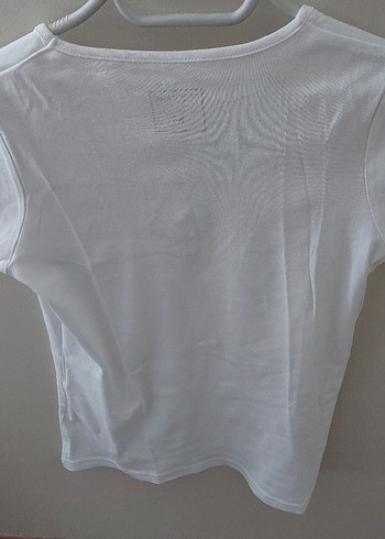 Beyaz V Yaka Kısa Kollu Kadın Tişört - Görsel 3