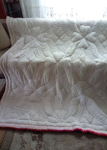 Kırmızı Kabartma Desenli Yorgan - Görsel 5