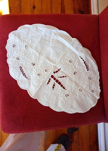 El İşlemeli Beyaz Dantel Masa Örtüsü - Görsel 2