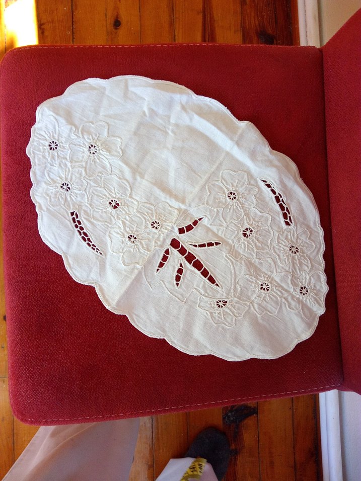 El İşlemeli Beyaz Dantel Masa Örtüsü - Görsel 2