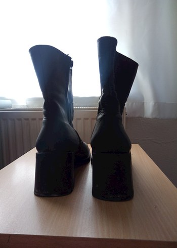 Siyah Deri Kadın Bot - Görsel 3