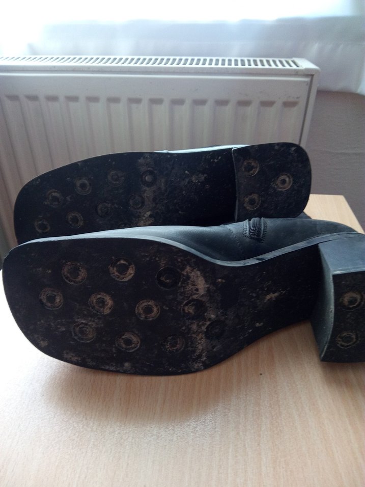 Siyah Deri Kadın Bot - Görsel 5