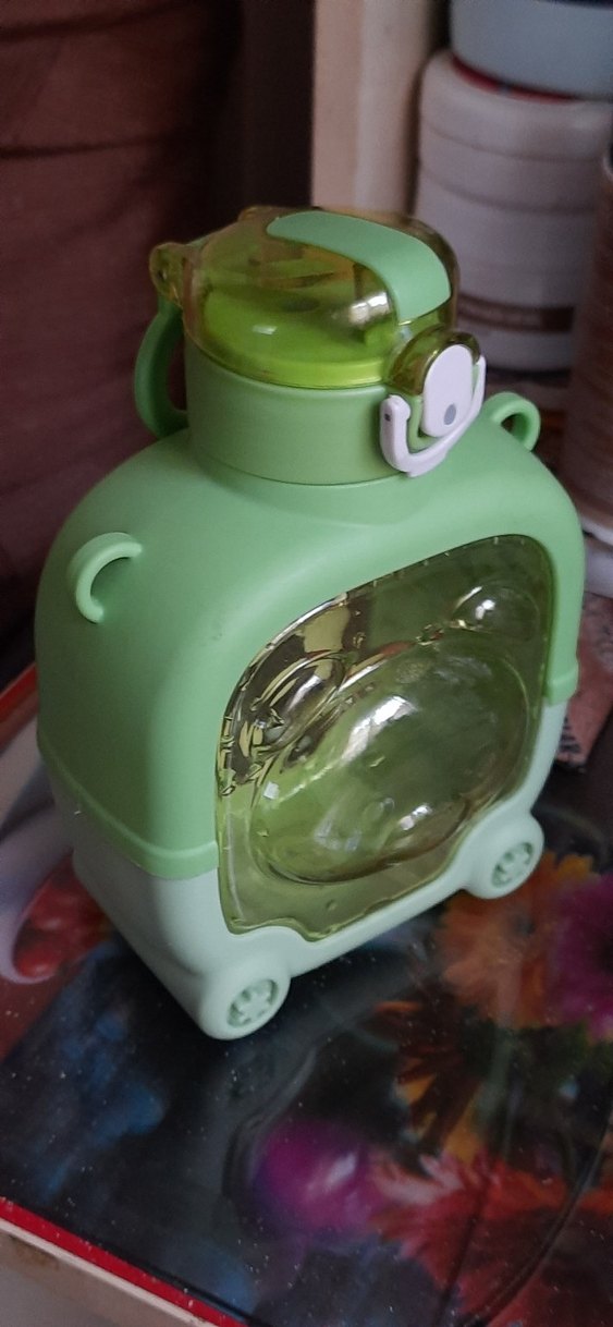 Yeşil renkli çok güzel çocuk suluğu. - Görsel 3