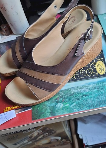 Zara Kahverengi Dolgu Topuklu Kadın Sandalet