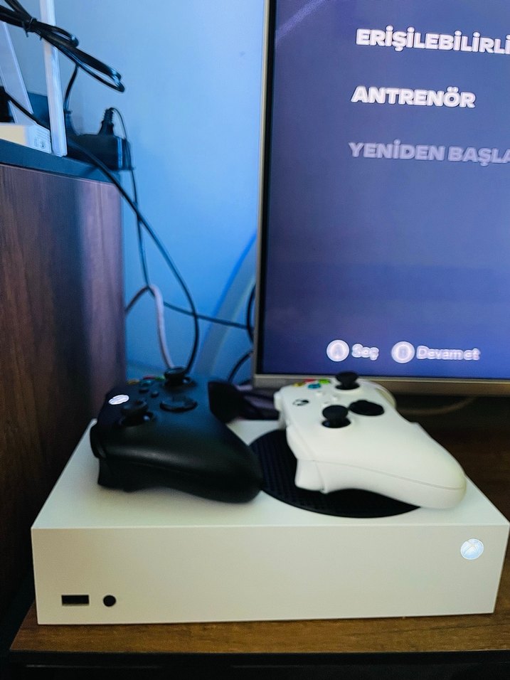 Microsoft Xbox Series S  512 GB | 2 Orijinal Kol Dahil - Görsel 2
