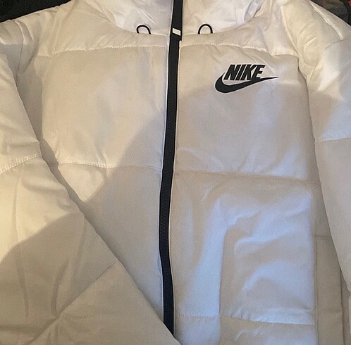 Nike Mont