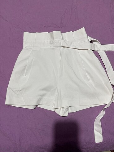 Zara- Beyaz şort