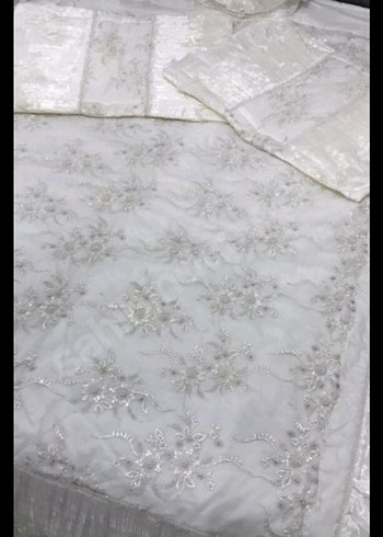 İşlemeli Parlak Beyaz yatak örtüsü takımı