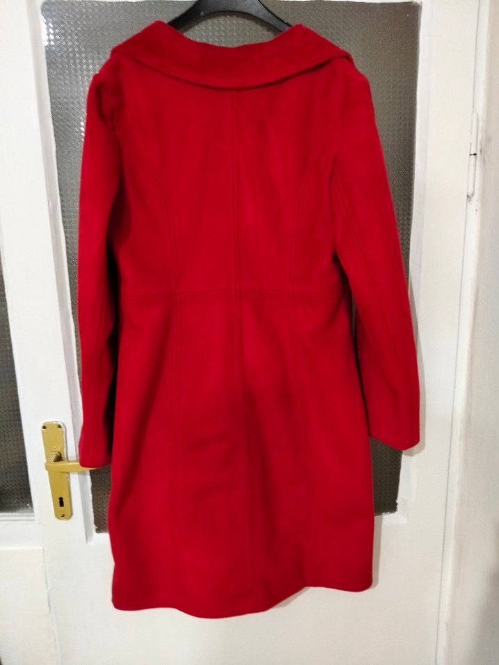 Kırmızı Düğmeli Kadın süet Kaban - Görsel 3