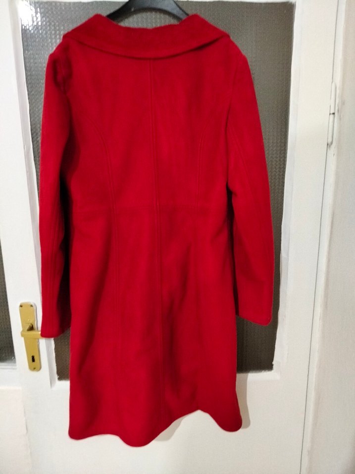 Kırmızı Düğmeli Kadın süet Kaban - Görsel 4