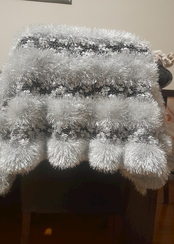 Gri Tüylü Kadın şal - Görsel 5