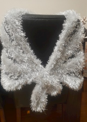 Gri Tüylü Kadın şal - Görsel 6