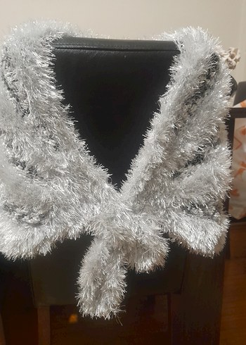 Gri Tüylü Kadın şal - Görsel 10