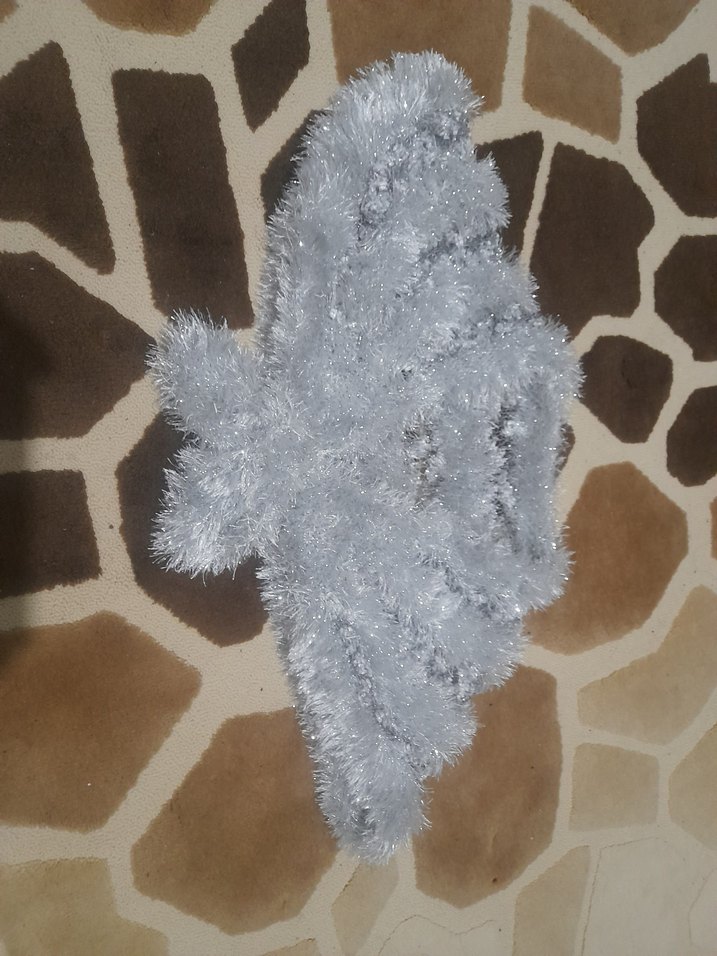 Gri Tüylü Kadın şal - Görsel 2