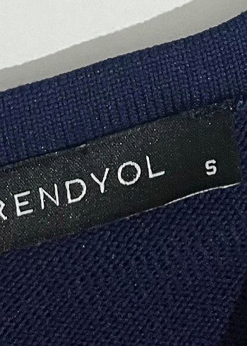 Trendyol & Milla Kadın Lacivert Pilili Kısa Crop Top