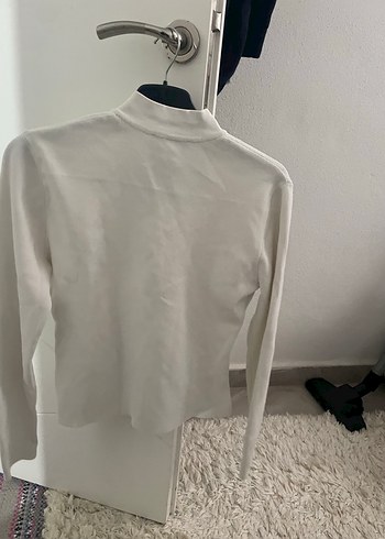 Beyaz Düğmeli Kısa Kadın Hırka - Görsel 4