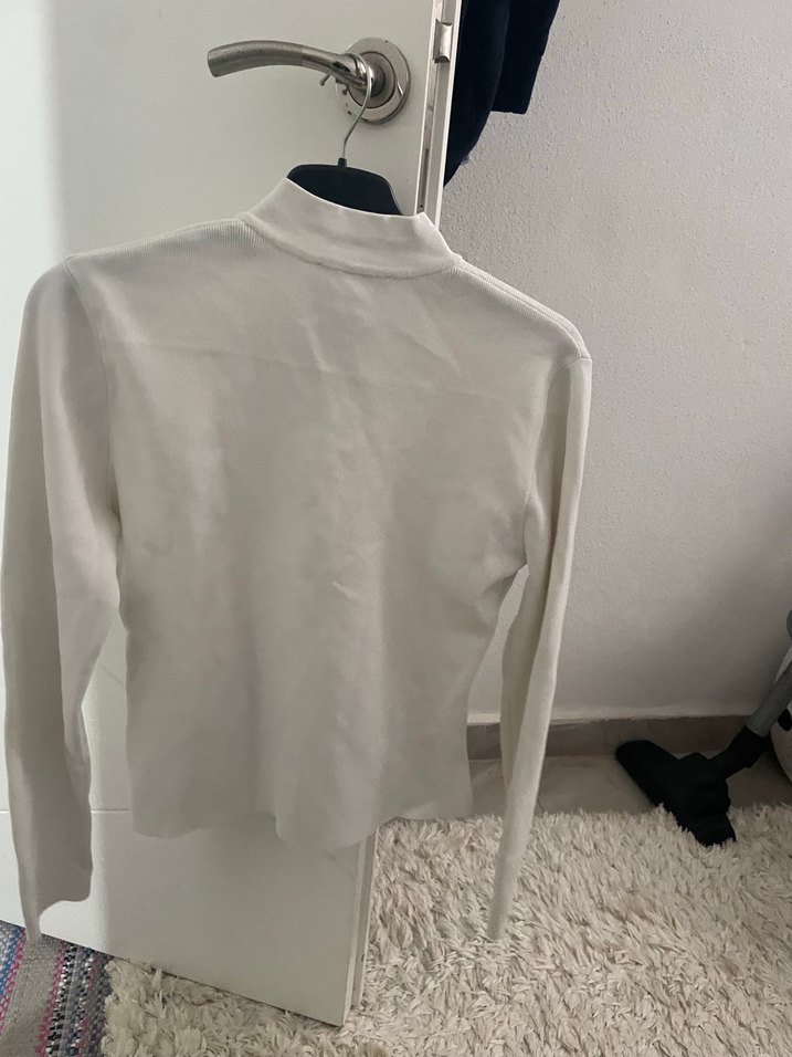 Beyaz Düğmeli Kısa Kadın Hırka - Görsel 4