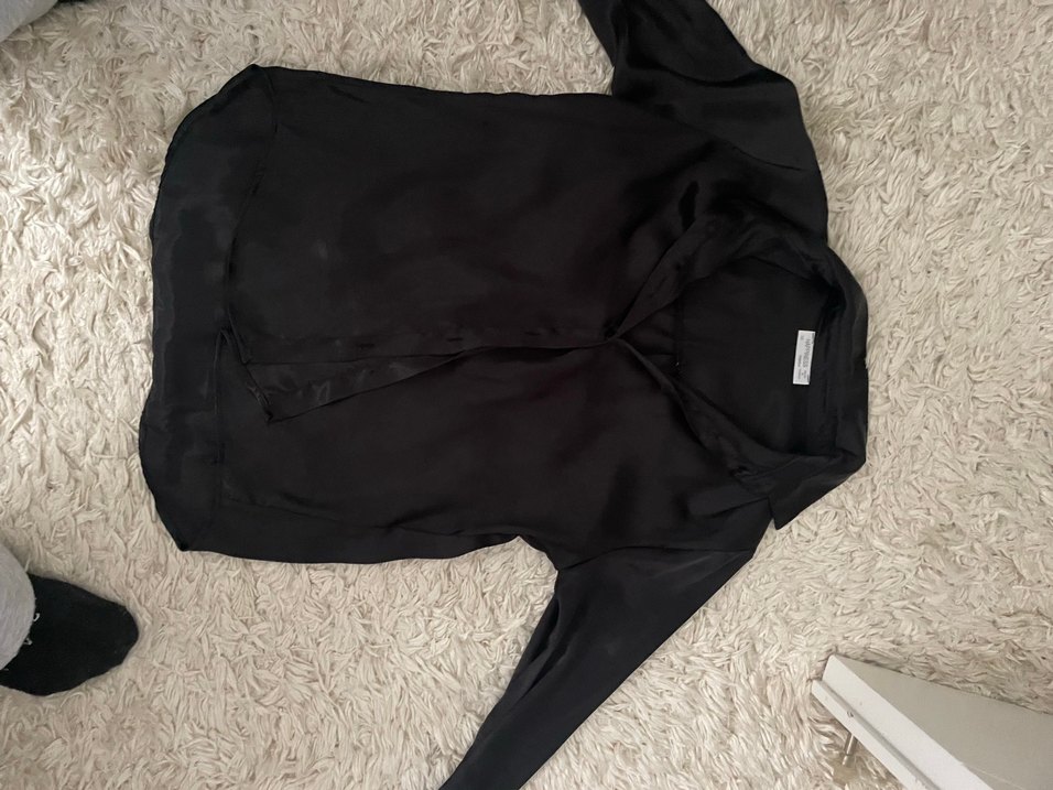 Siyah V Yaka Düğmeli Uzun Kollu Gömlek - Görsel 2