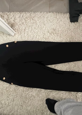 Düğmeli Siyah Midi Kadın Kumaş Pantolon - Görsel 4