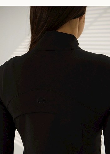 Siyah Yüksek Yakalı Kadın Spor Üstü Liquide - Görsel 5