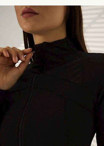 Siyah Yüksek Yakalı Kadın Spor Üstü Liquide - Görsel 4