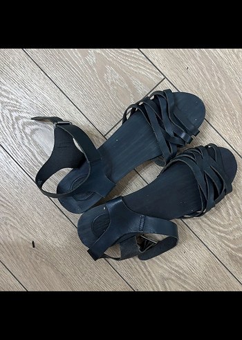 Siyah Tokalı Kadın Blok Topuklu Sandalet - Görsel 4