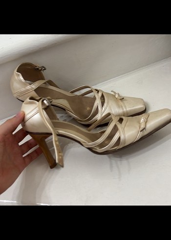 Bej Parlak Tokalı Stiletto Kadın Ayakkabı - Görsel 2