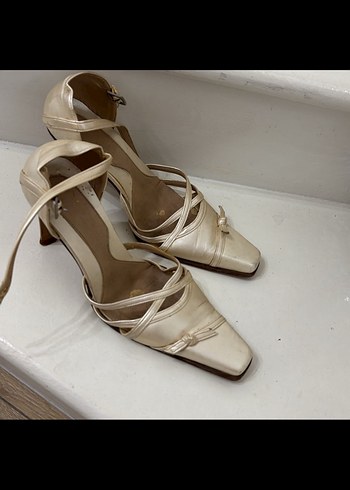 Bej Parlak Tokalı Stiletto Kadın Ayakkabı - Görsel 3