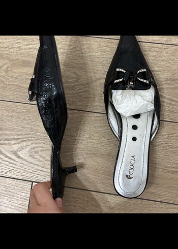 Siyah Yılan Desenli Tokalı Stiletto Terlik - Görsel 3