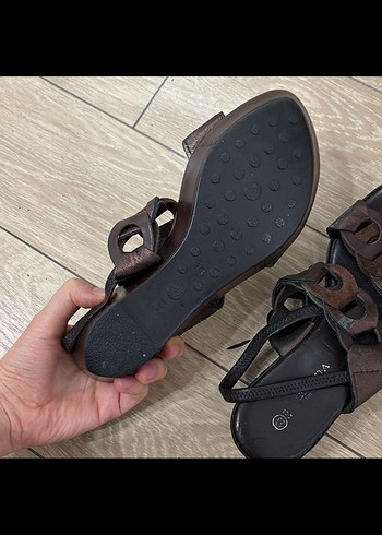 Kahverengi Dolgu Topuklu Kadın Sandalet - Görsel 3