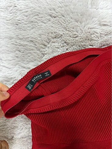 s Beden kırmızı Renk Zara mini kırmızı etek