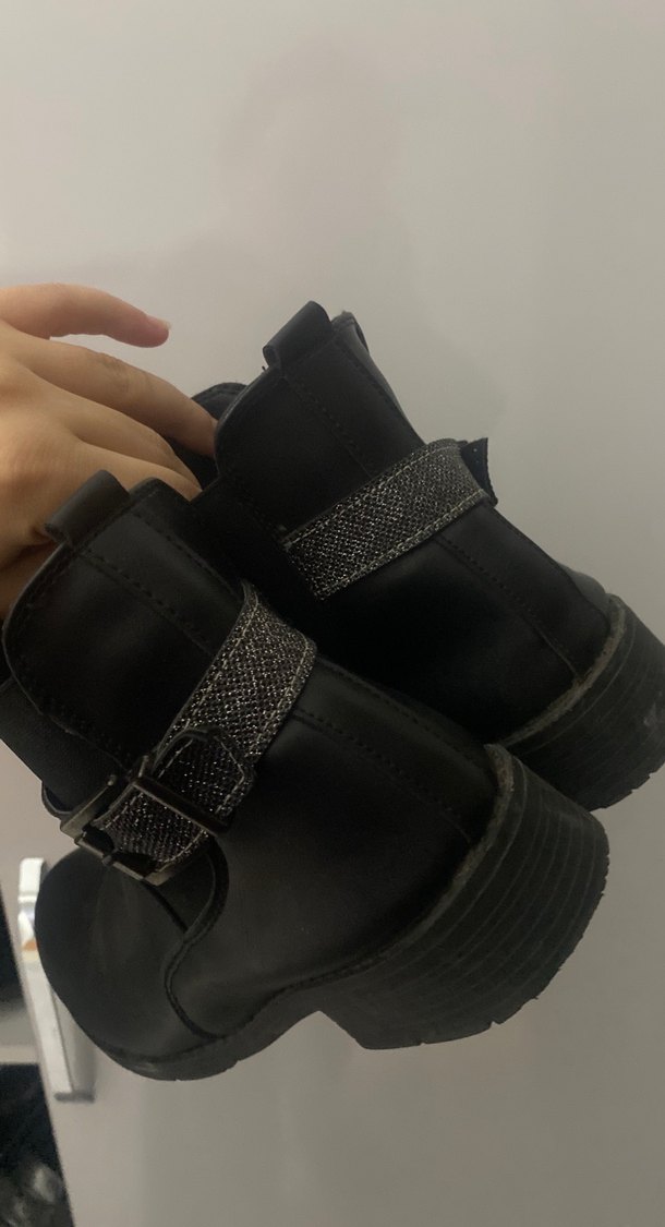 Tokalı Siyah Parlak Deri Gotik Kadın Bot - Görsel 3