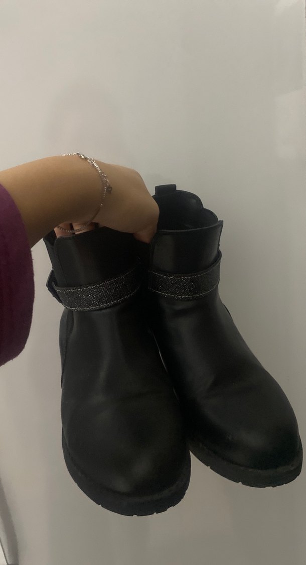 Tokalı Siyah Parlak Deri Gotik Kadın Bot - Görsel 2