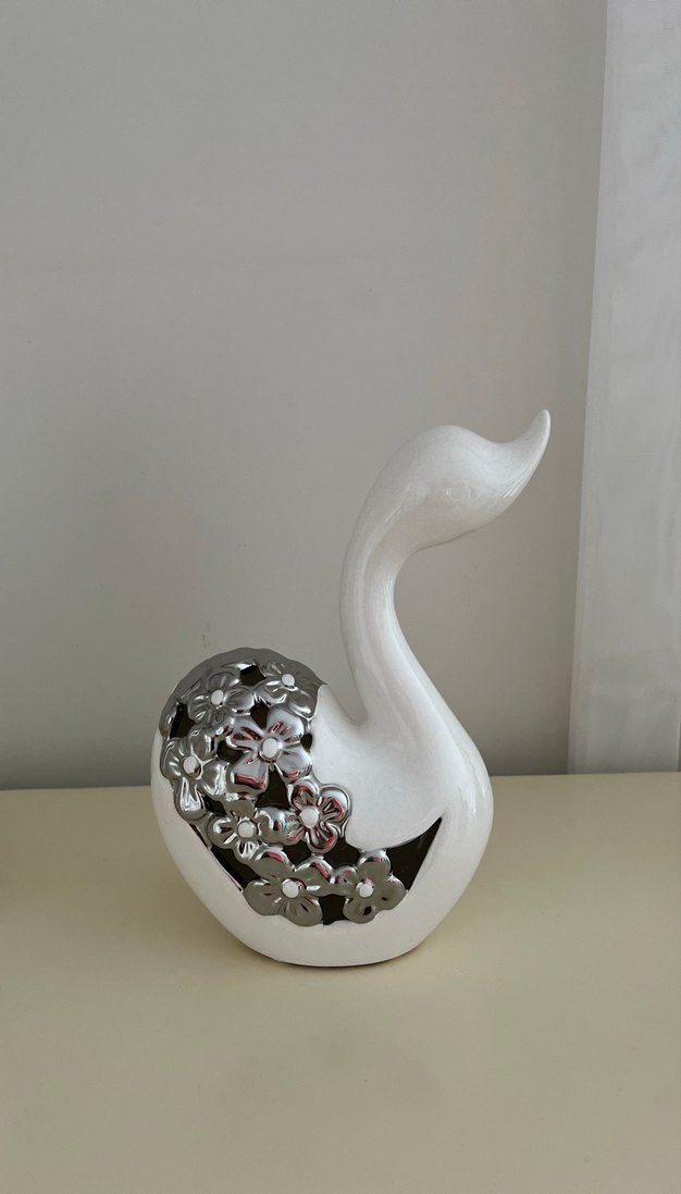 Gri ve Beyaz Modern Figür Seti - Görsel 4