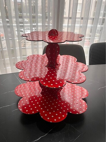 Beden Kırmızı puantiyeli cupcake standı