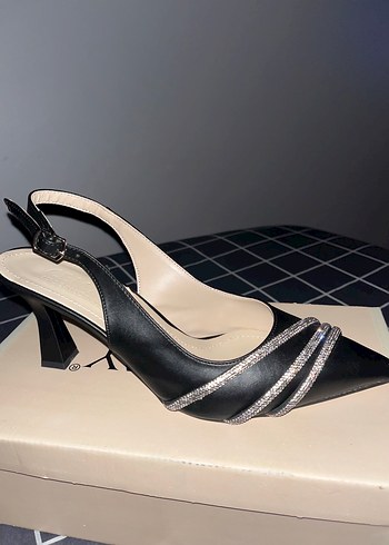 Siyah Tokalı Stiletto Kadın Abiye Ayakkabı