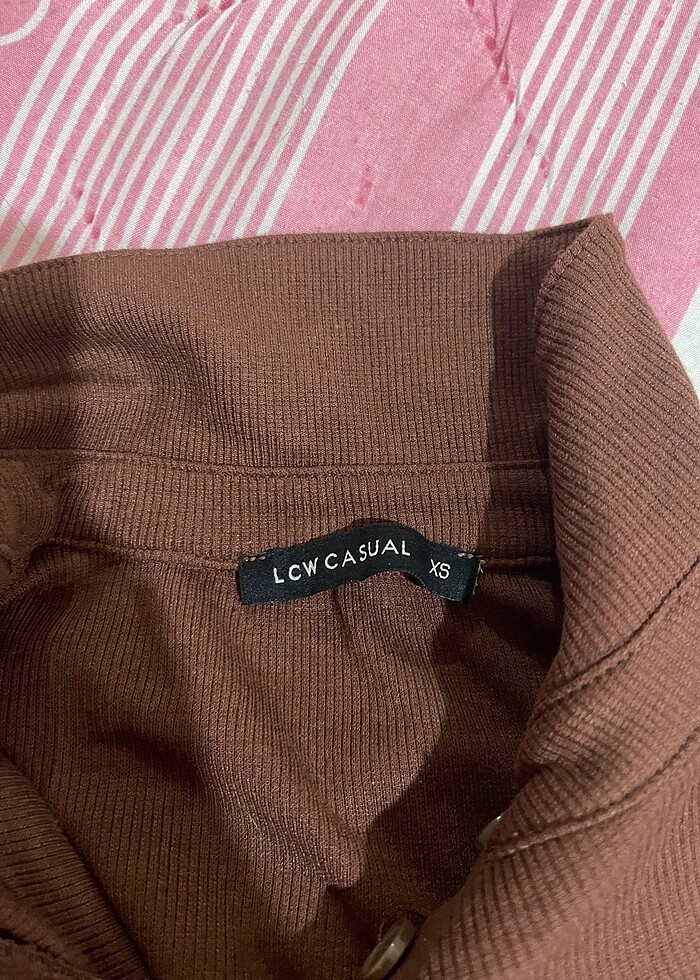 Kahverengi düğmeli mini elbise - Görsel 2