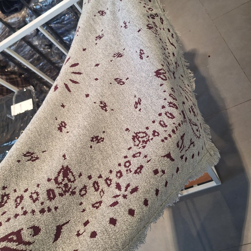 Baskılı gri bordo desenli şal - Görsel 3