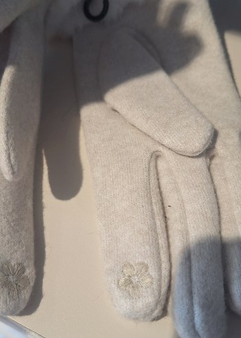 Siyah Kürklü Kadın Eldiveni - Görsel 3