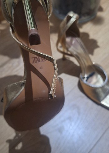 Altın Renkli Kemerli İnce Topuklu Kadın Abiye Ayakkabı - Görsel 3