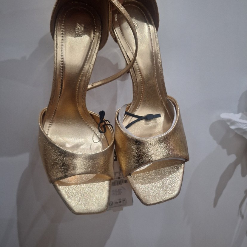 Altın Renkli Kemerli İnce Topuklu Kadın Abiye Ayakkabı - Görsel 2