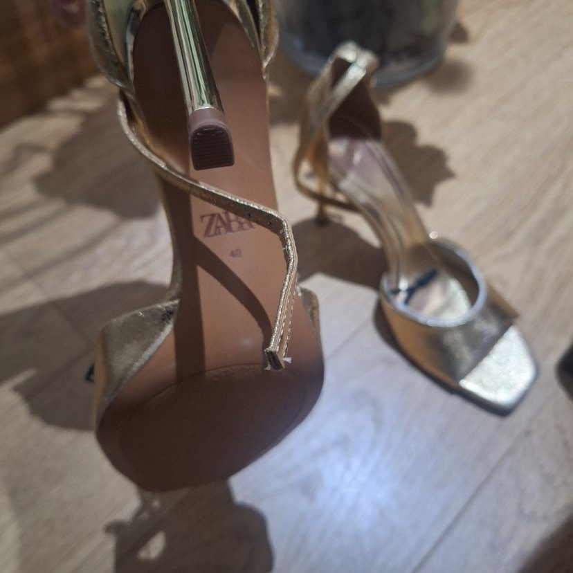 Altın Renkli Kemerli İnce Topuklu Kadın Abiye Ayakkabı - Görsel 3