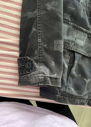 s Beden Erkek Gri Kamuflaj Desenli Denim Mont