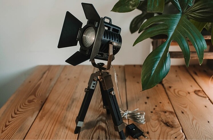 Retro Spotlight Masa Lambası