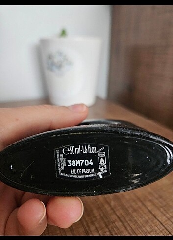 Yves Saint Laurent YSL Parfüm şişesi